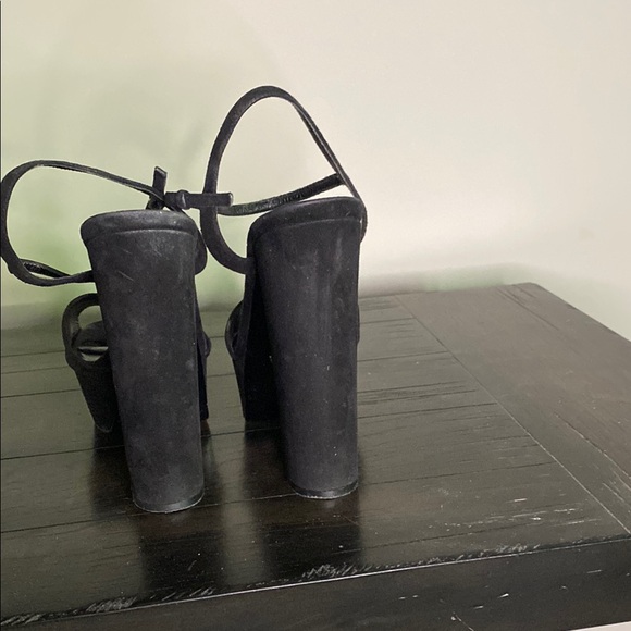 Gucci Black Platform Sandals with Velvet Finish - Picture 4 of 7